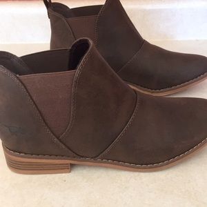Size 9 rocket dog booties